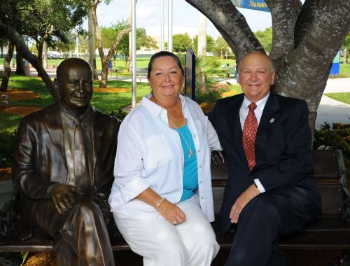 Marti and Wayne Huizenga sit on a bronze bench and statue of Wayne Huizenga on NSU's Davie campus. The sculpture was designed and crafted by nationally acclaimed sculptor Robert St. Croix.