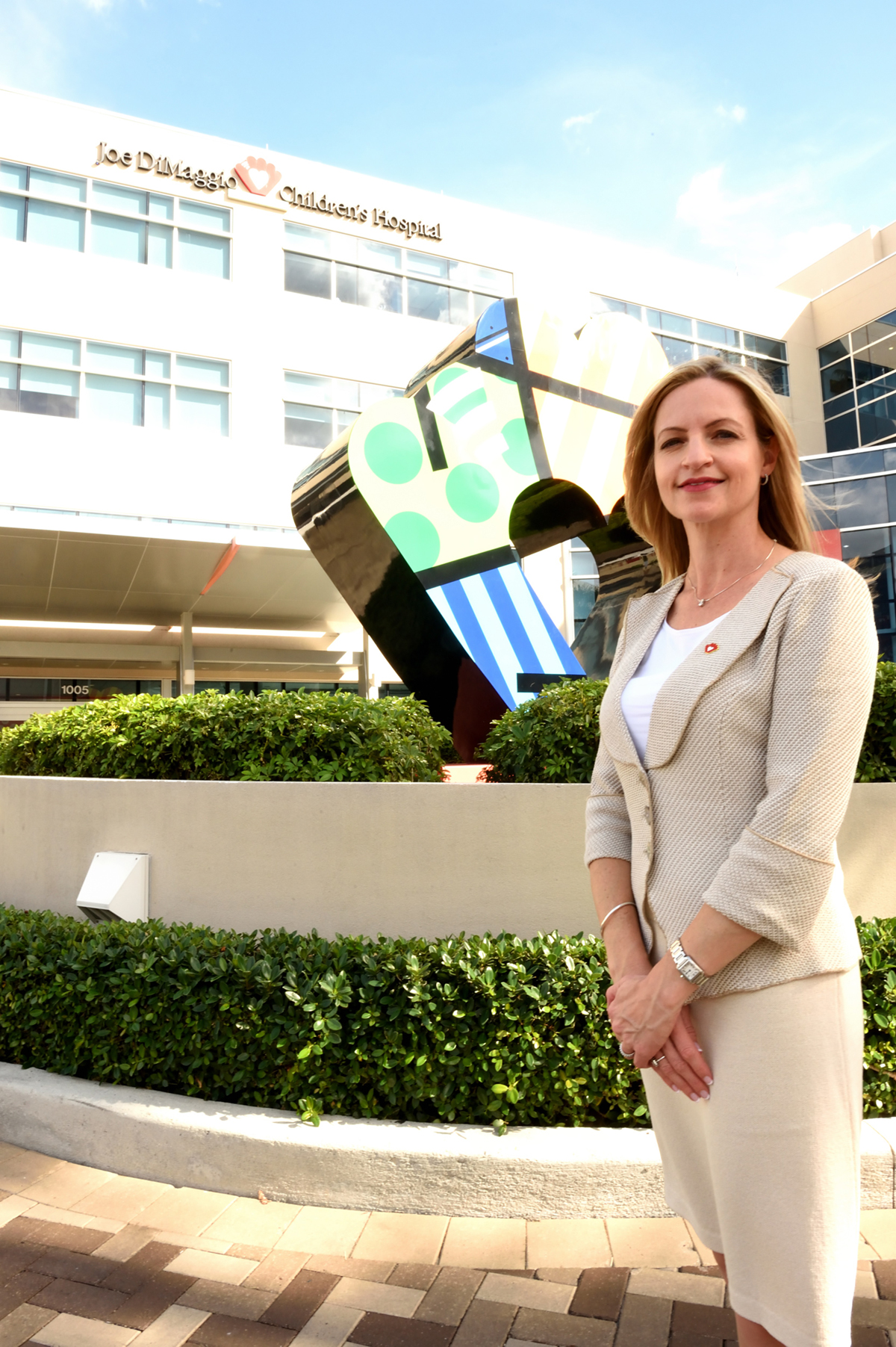 Caitlin Beck Stella poses in front of the hospital
