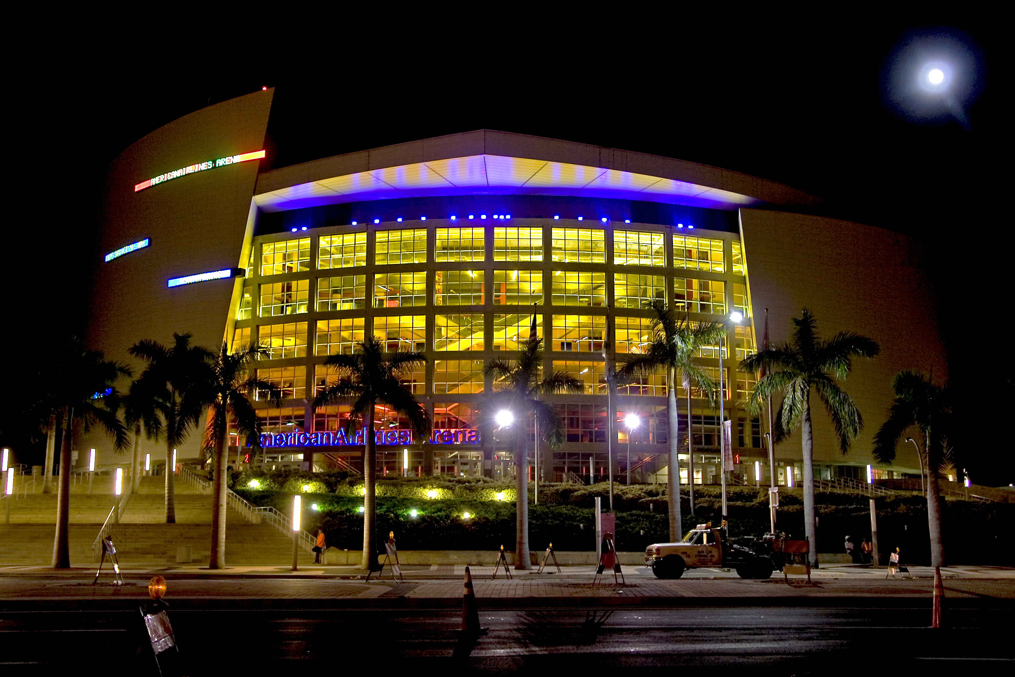 A nighttime view of AmericanAirlines Arena