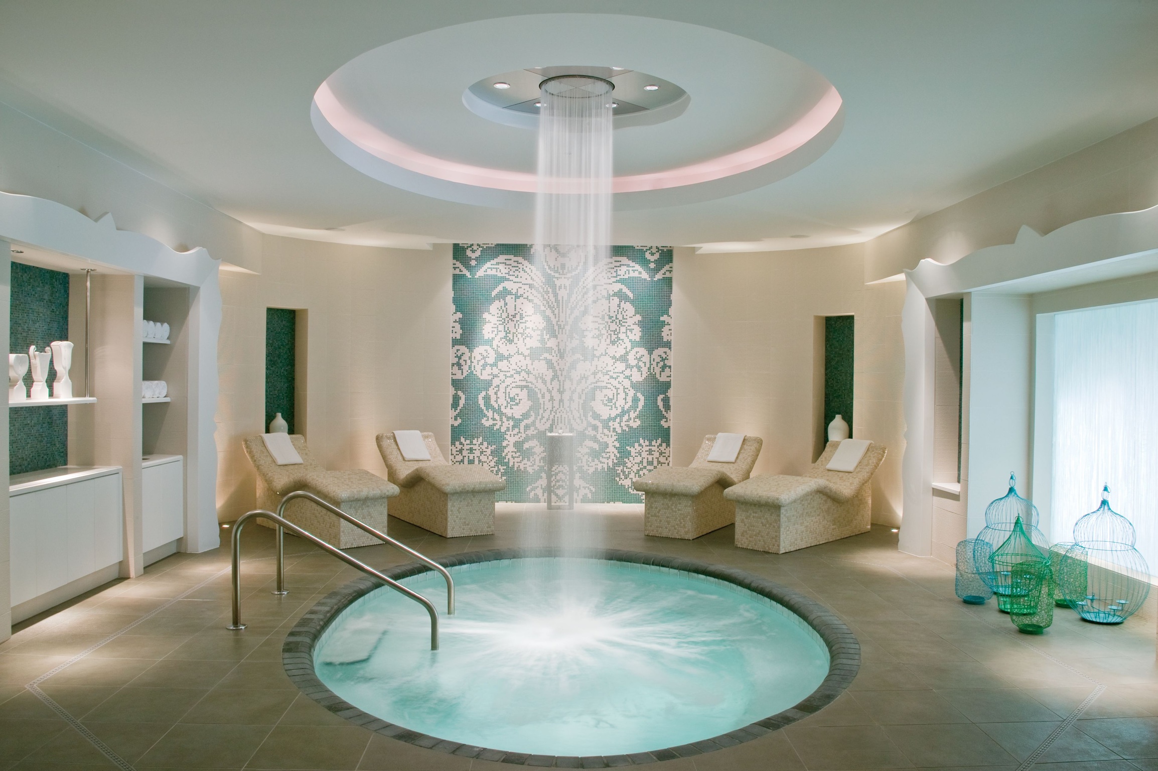 Мин воды комнаты. Комната воды. Большая комната с водой. The Ritz Carlton Palm Beach Флорида отель. Моя водяная комната.